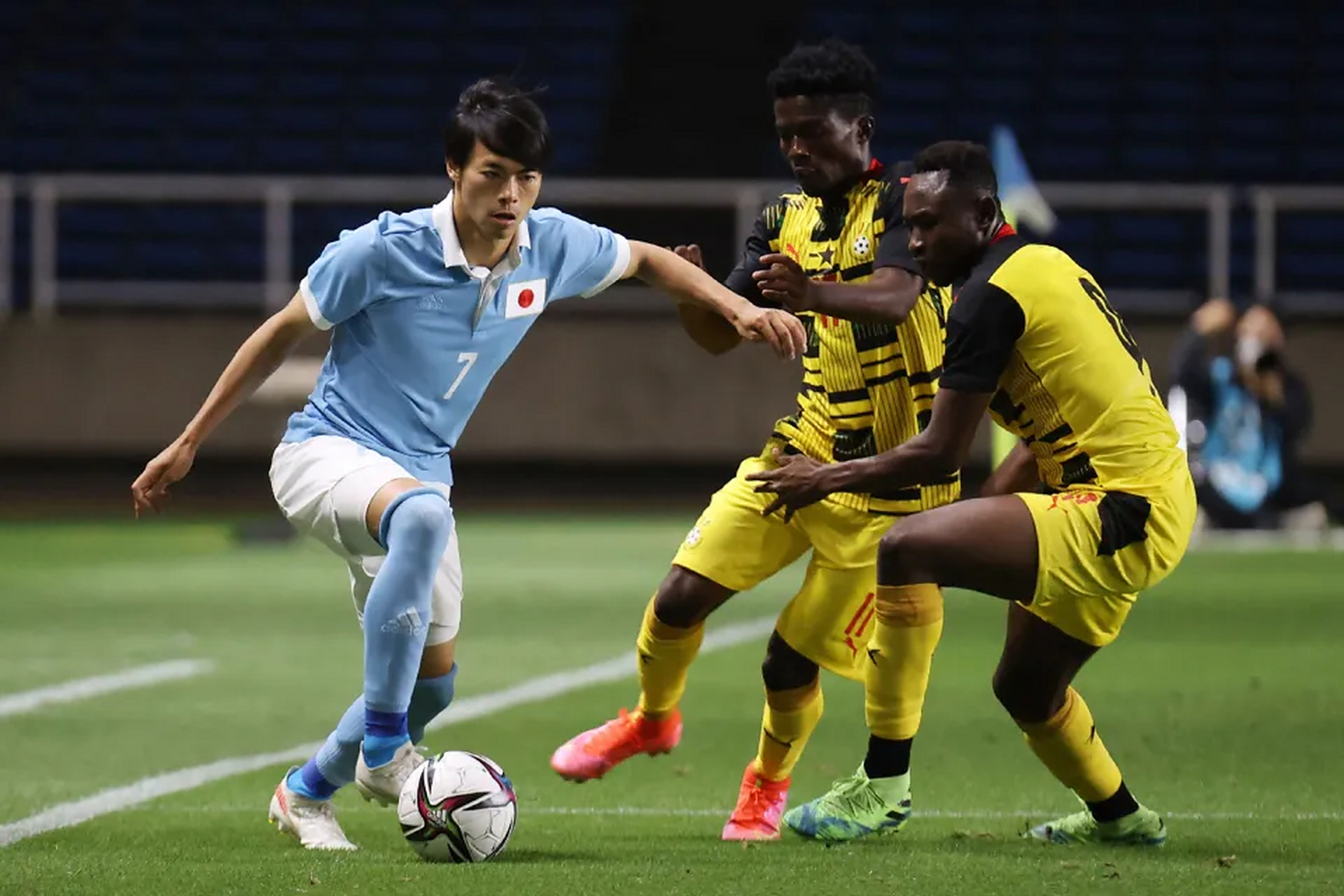 九游体育手机版太阳球星三分绝杀，全场观众热烈欢呼，深圳通过您的操作现在资源自己来自.